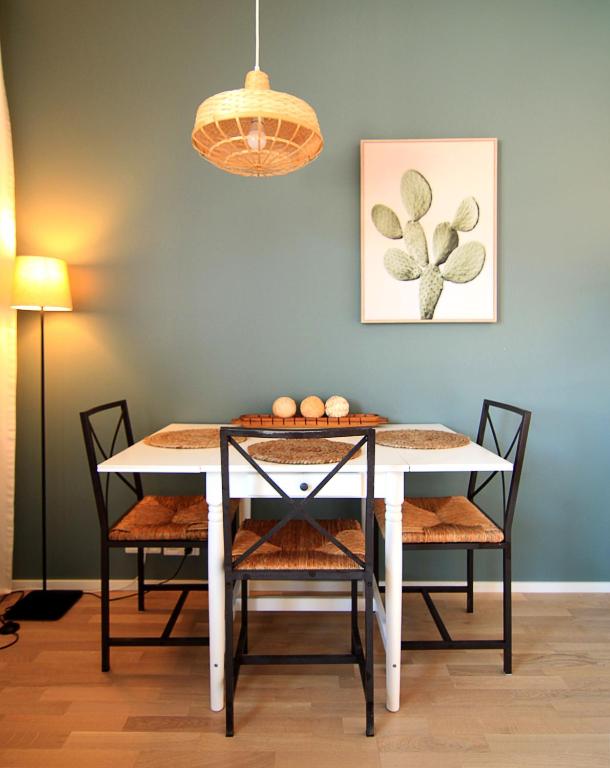 a dining room with a white table and chairs at City Home Aapeli in Kuopio