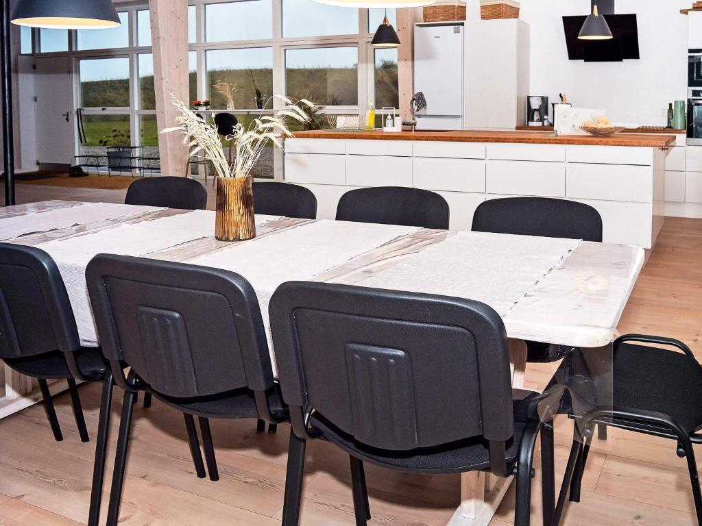 Kuchyň nebo kuchyňský kout v ubytování Holiday home Løgstør XVIII