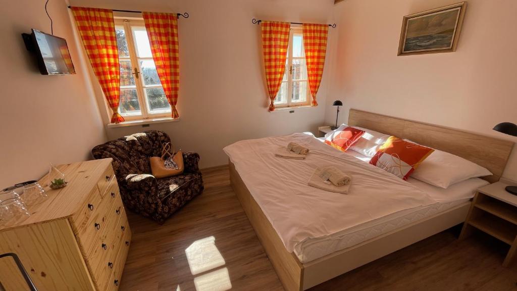 Postel nebo postele na pokoji v ubytování Penzion Pod Devítkou