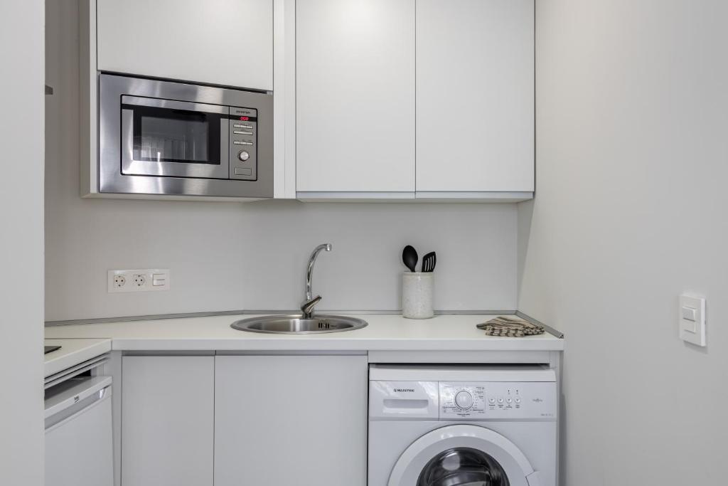 Kuchyňa alebo kuchynka v ubytovaní Apartamentos Líbere Granada Catedral