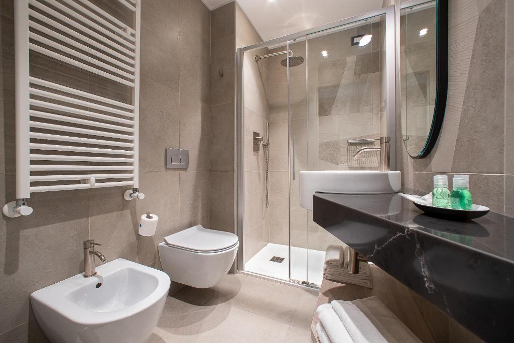 A bathroom at Hotel Forte del 48