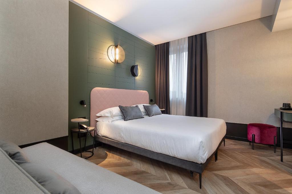 A bed or beds in a room at Hotel Forte del 48