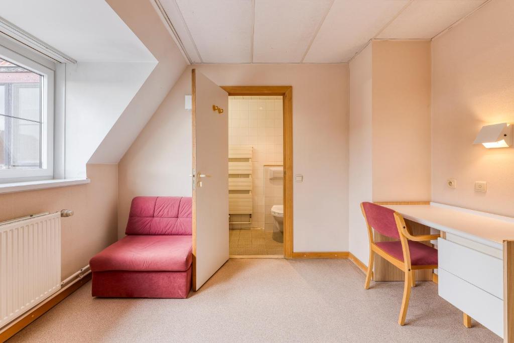 a room with a desk and a chair and a window at Corsendonk Duinse Polders in Blankenberge