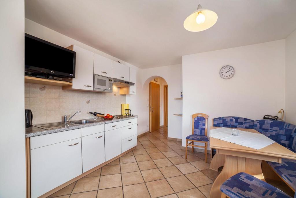 Kuchnia lub aneks kuchenny w obiekcie Roath Hof Ferienwohnung 1