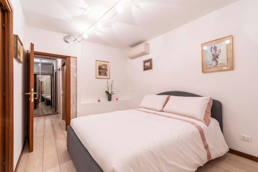 Posteľ alebo postele v izbe v ubytovaní central apt