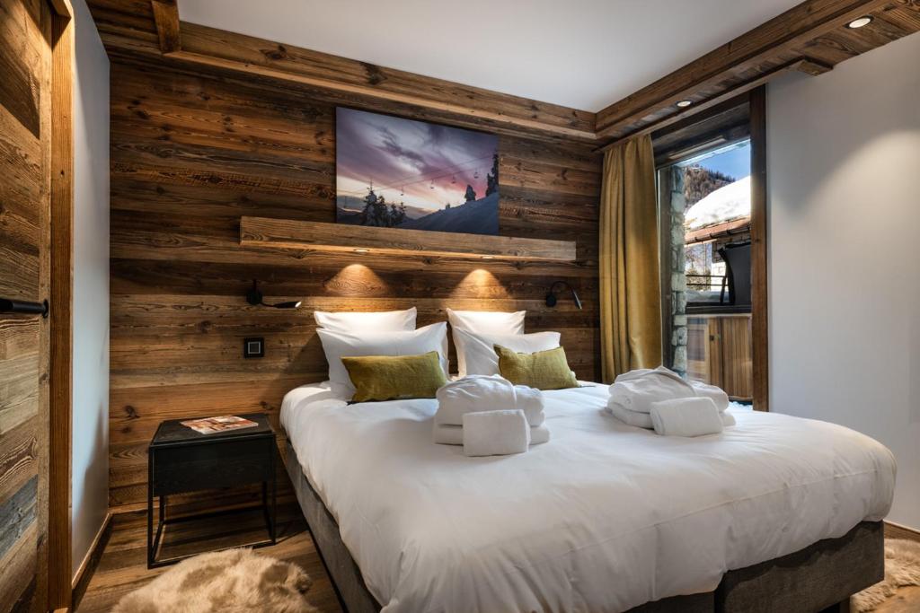 Postel nebo postele na pokoji v ubytování Vail Lodge by Alpine Resorts