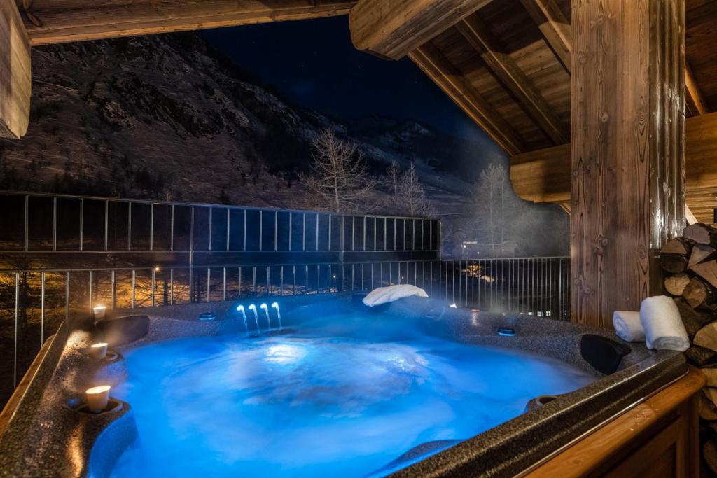 Bazén v ubytování Vail Lodge by Alpine Resorts nebo v jeho okolí