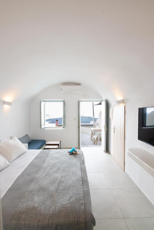 Caldera Cliff Illusion - 2