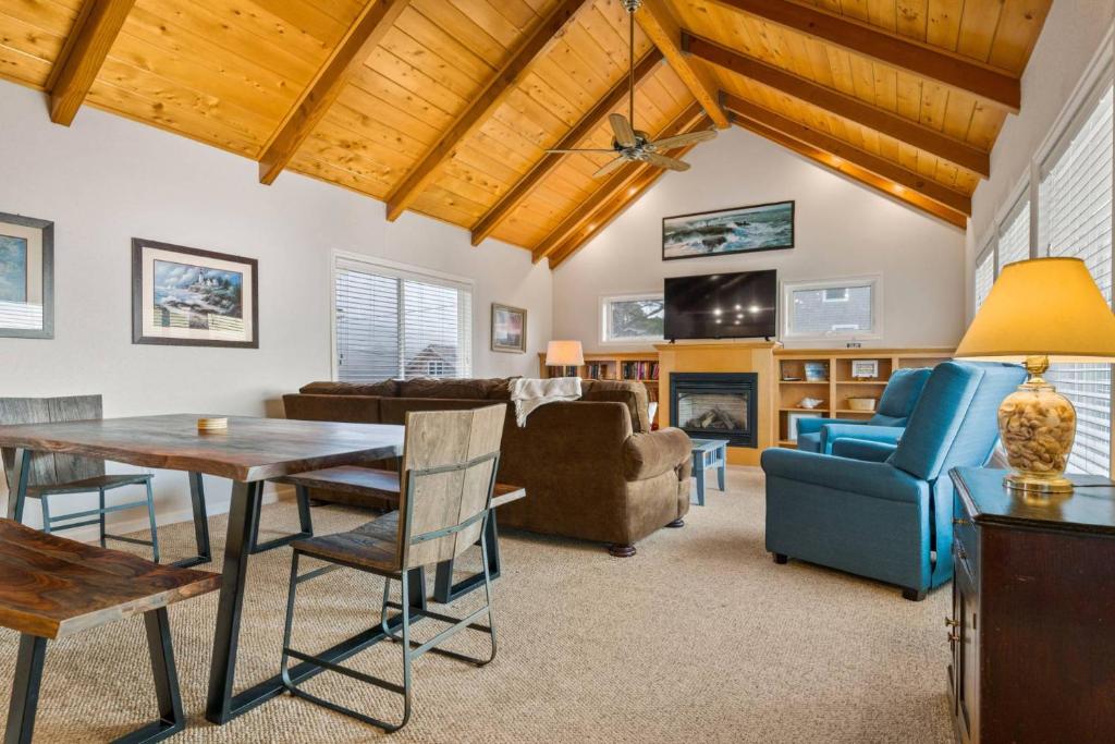 Χώρος καθιστικού στο Manhattan Beach Escape