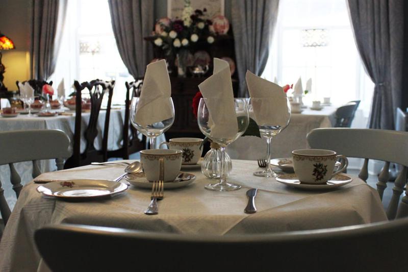Restoran atau tempat lain untuk makan di Fennessy's Hotel