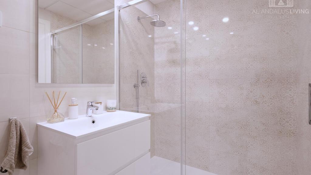 Kúpeľňa v ubytovaní Contemporary apartment 8 min to Puerto Banus