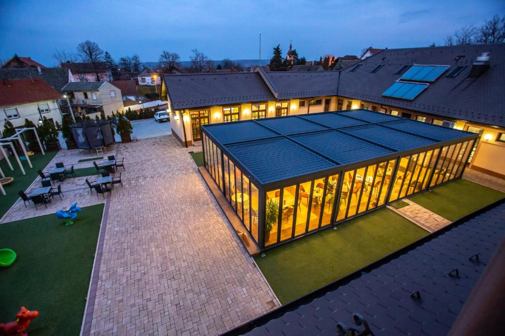 Budova, kde se aparthotel nachází