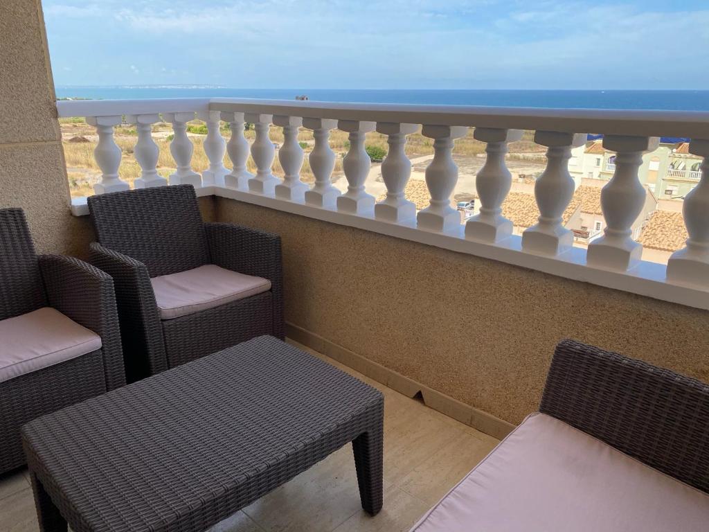 3 bedroom penthouse with amazing sea views/ pool, El Moncayo ...