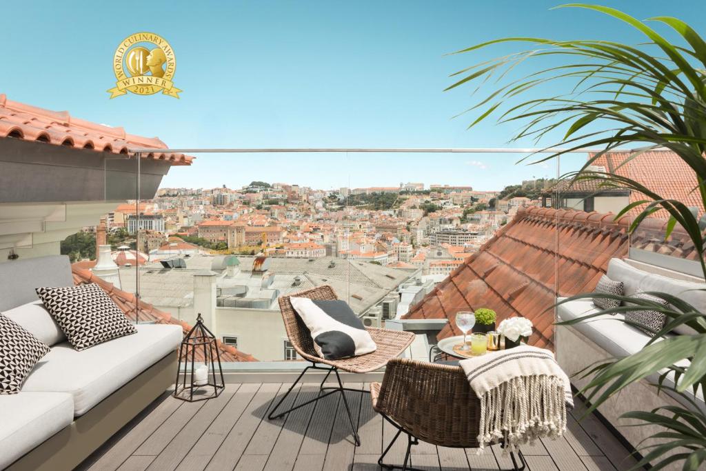 einen Balkon mit Stadtblick in der Unterkunft The Lumiares Hotel & Spa - Small Luxury Hotels Of The World in Lissabon