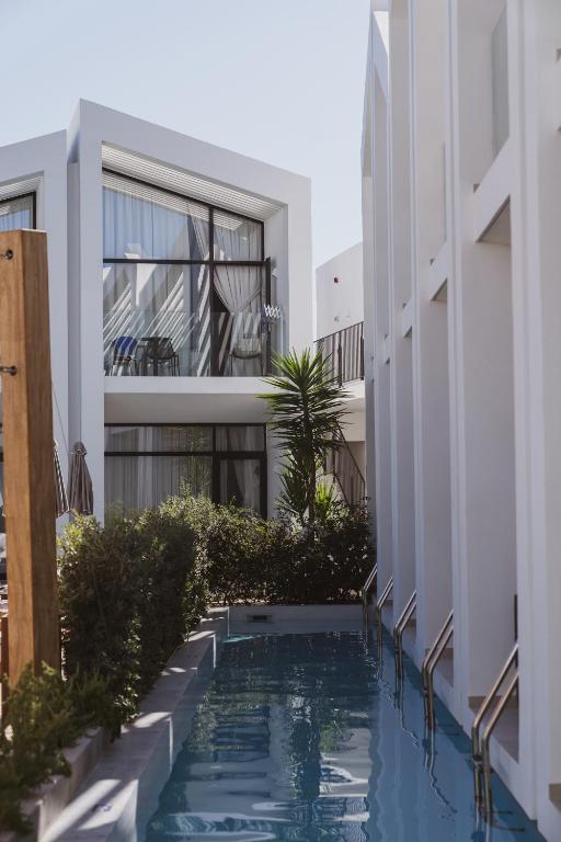 A piscina localizada em Cavo Vezal ou nos arredores