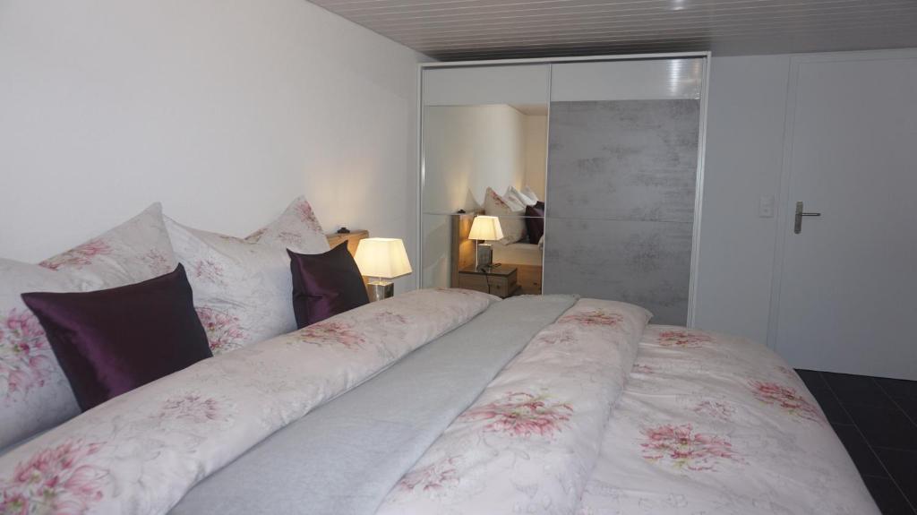 Postel nebo postele na pokoji v ubytování Loft in der Natur mit Gartenzugang und Sauna