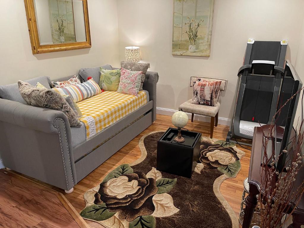 Town House In Canarsie
