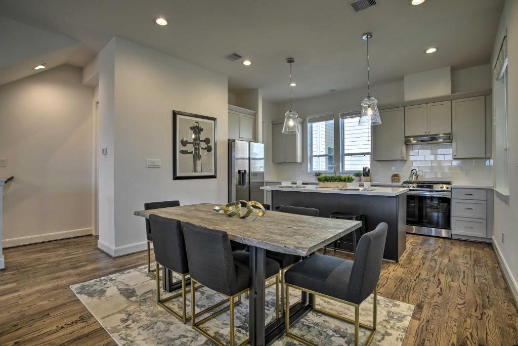 Modern Houston Home with Rooftop Patio and Views!, Houston
