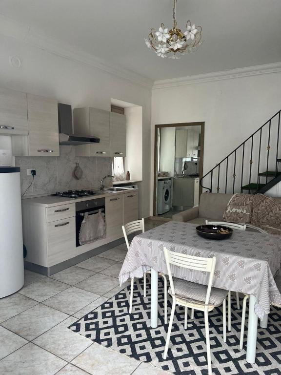 A kitchen or kitchenette at Girasole