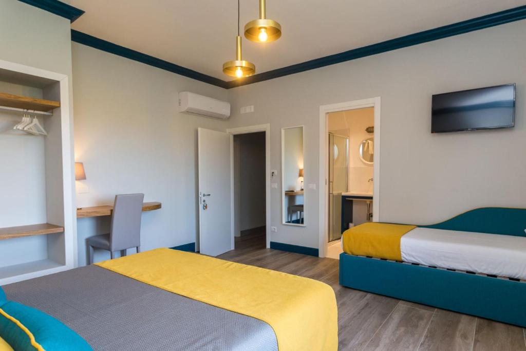 Postel nebo postele na pokoji v ubytování Sorrento Pool&Suites