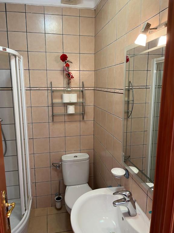 Kúpeľňa v ubytovaní Delightful Burriana House with Magnificent Beach & Sea Views.
