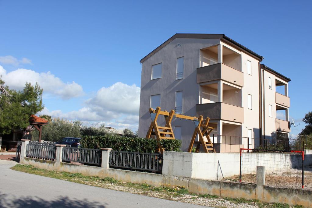 Budova, v ktorej sa apartmán nachádza