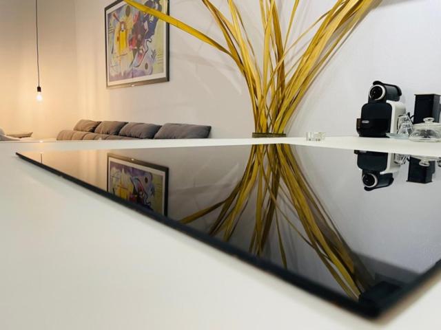 A seating area at Modern Loft