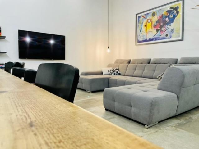 A seating area at Modern Loft