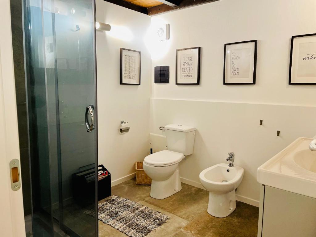 A bathroom at Modern Loft