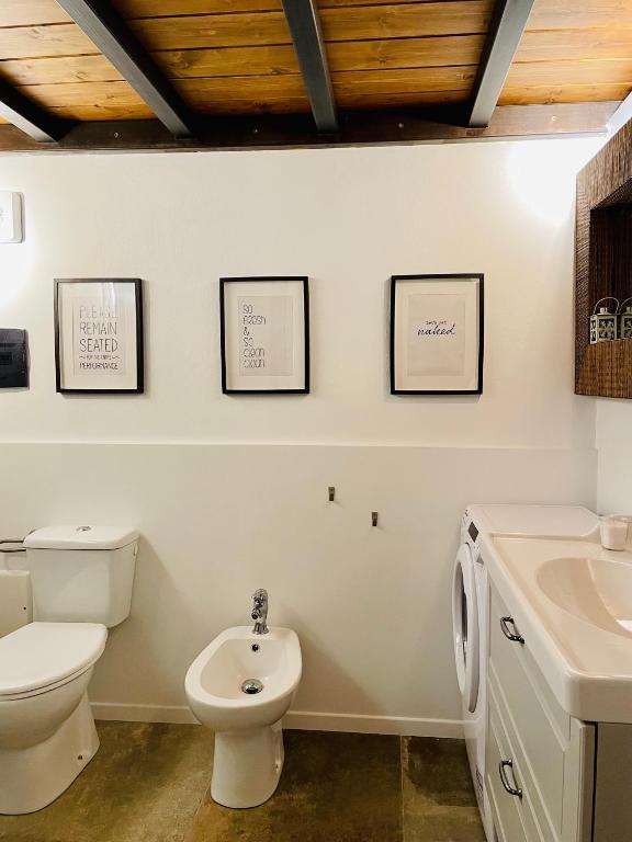 A bathroom at Modern Loft