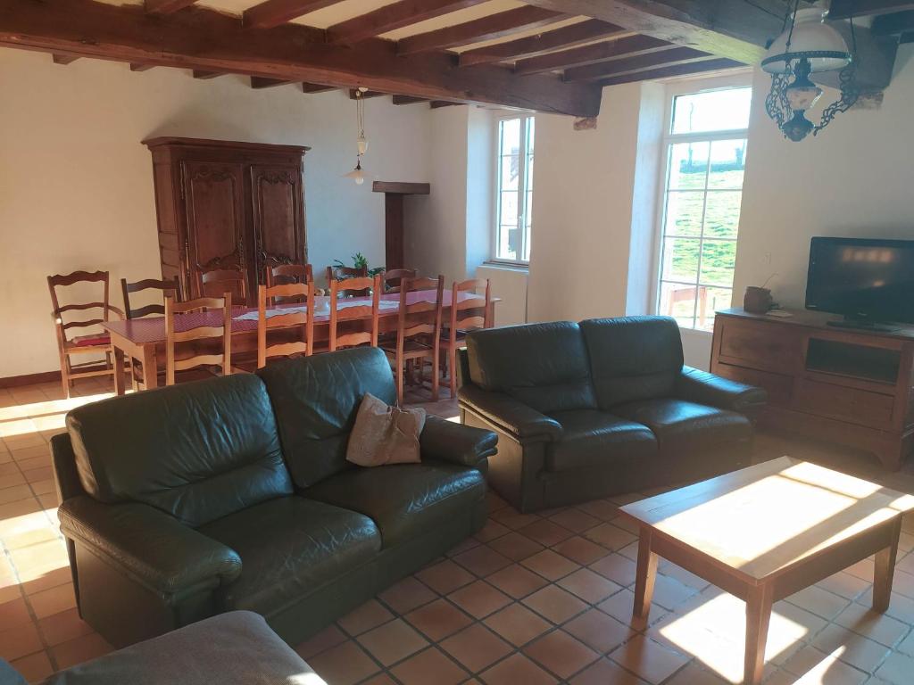 Maison à moins de 10 mn du Puy du Fou - Four-Bedroom House