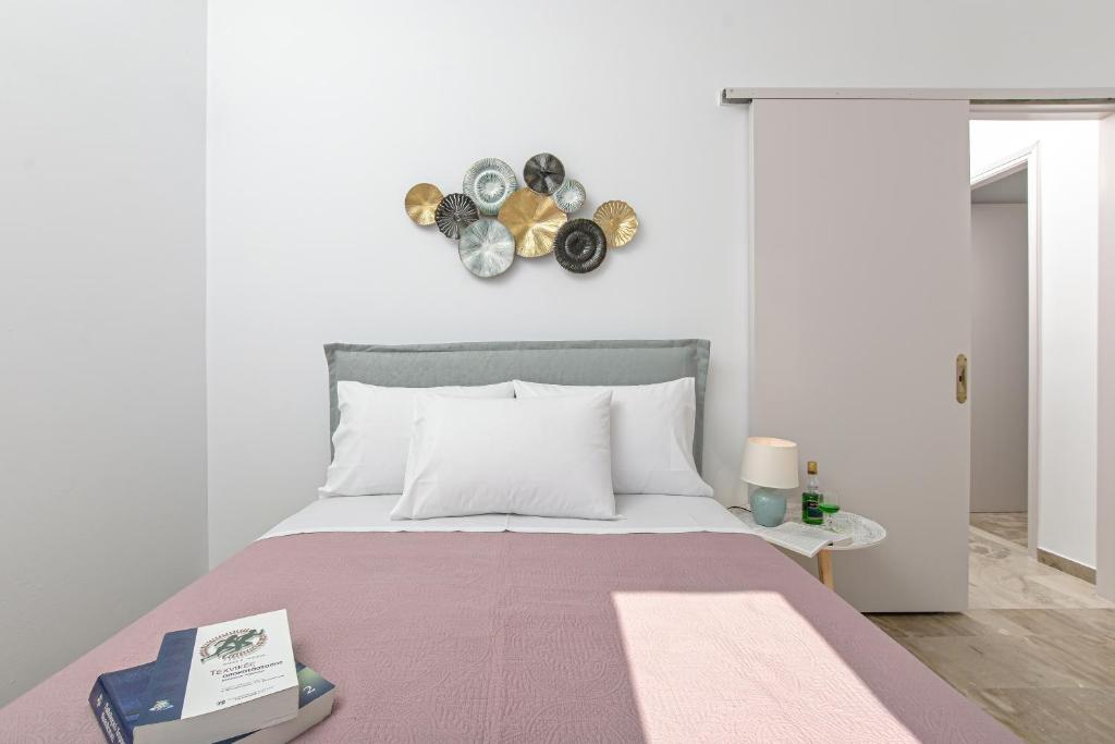 Postel nebo postele na pokoji v ubytování Golden Rose Elegant Vacation Home