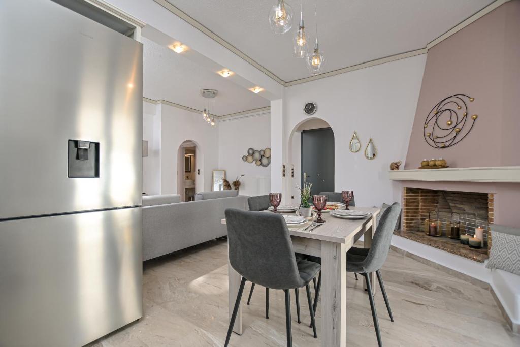 Kuchyň nebo kuchyňský kout v ubytování Golden Rose Elegant Vacation Home