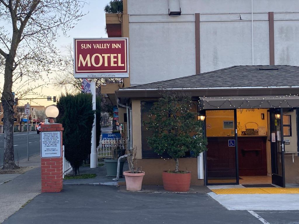 Φωτογραφία από το άλμπουμ του Sun Valley Inn σε Pleasant Hill