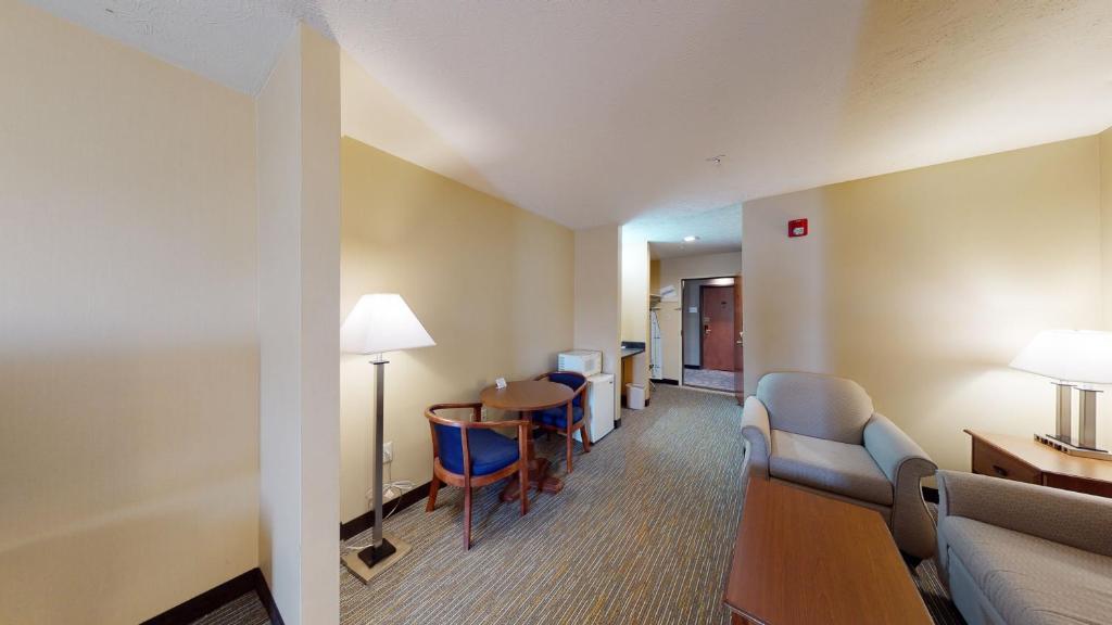 Ramada by Wyndham Strasburg - Shenandoah Valley - King Studio Suite - Niet -roken