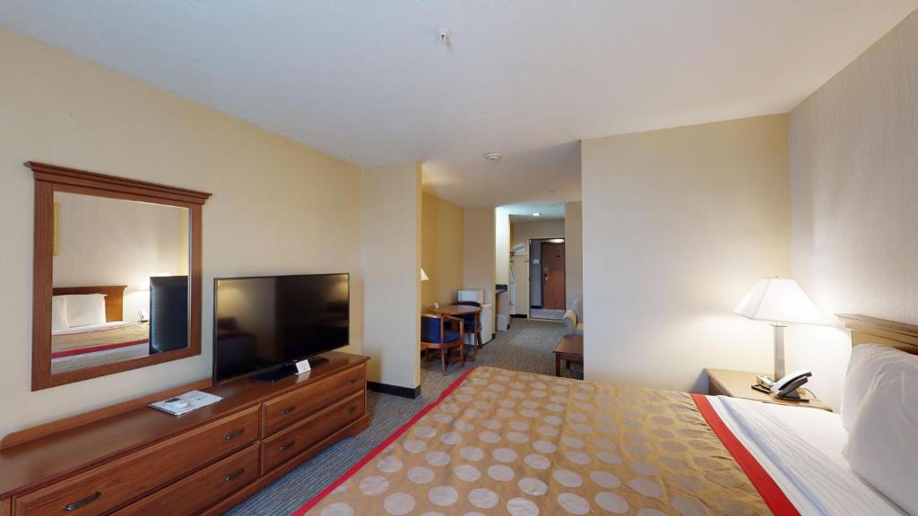 Ramada by Wyndham Strasburg - Shenandoah Valley - 
