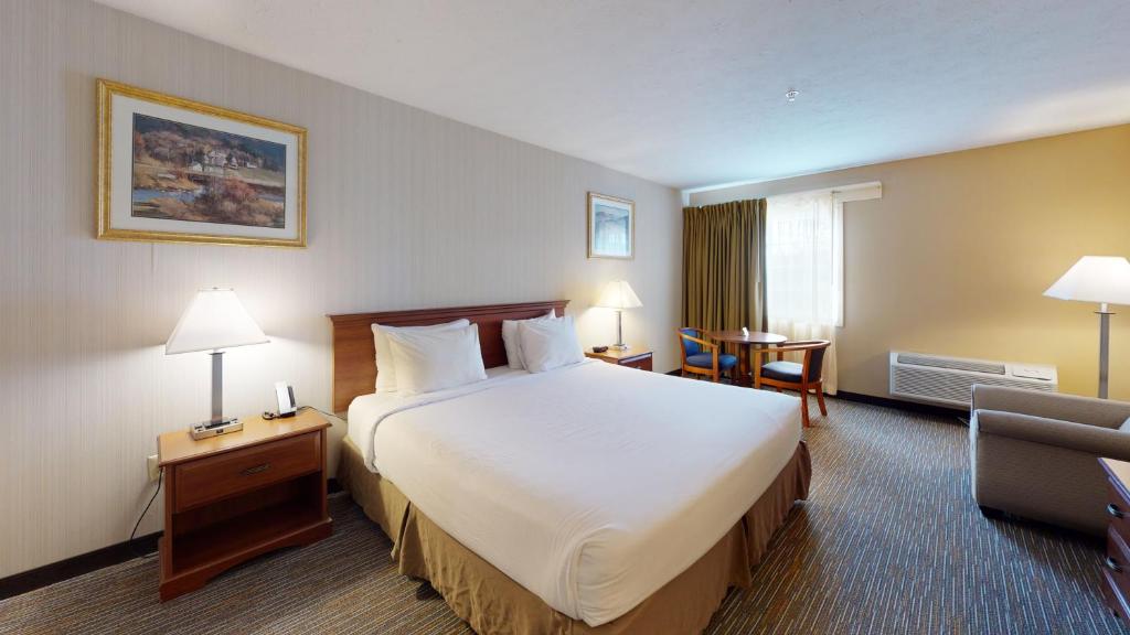 Ramada by Wyndham Strasburg - Shenandoah Valley - 