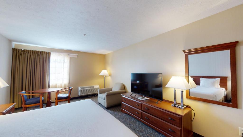 Ramada by Wyndham Strasburg - Shenandoah Valley - King Room- Niet Roken