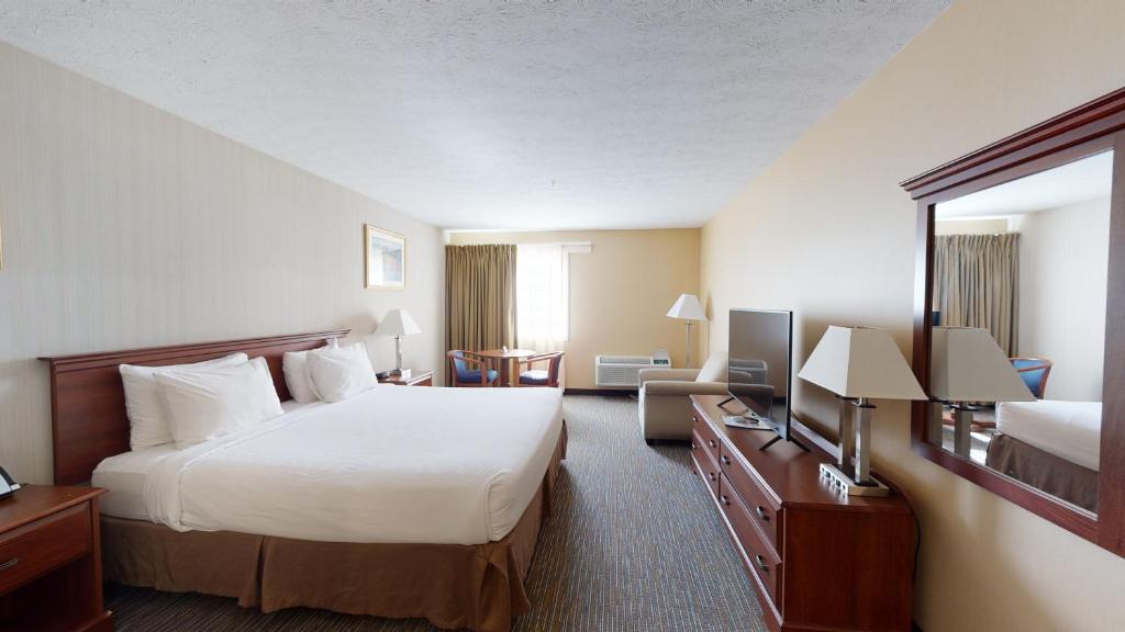 Ramada by Wyndham Strasburg - Shenandoah Valley - 