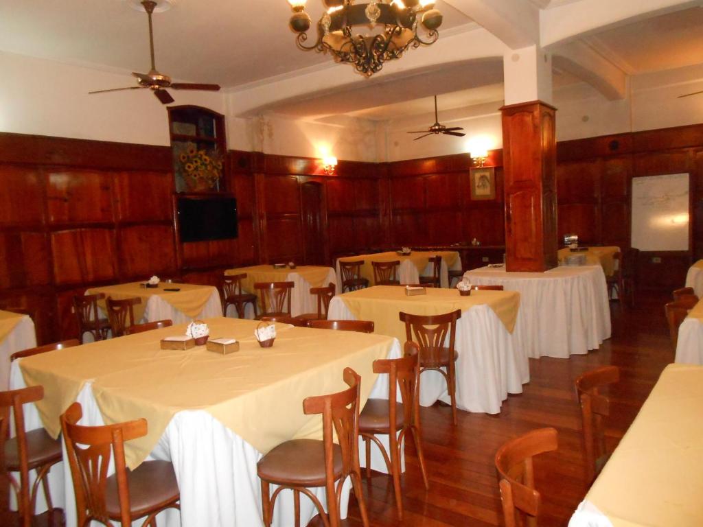 A restaurant or other place to eat at Portal de Salta