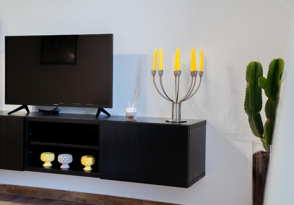 Telewizja i/lub zestaw kina domowego w obiekcie Civico64 apartments
