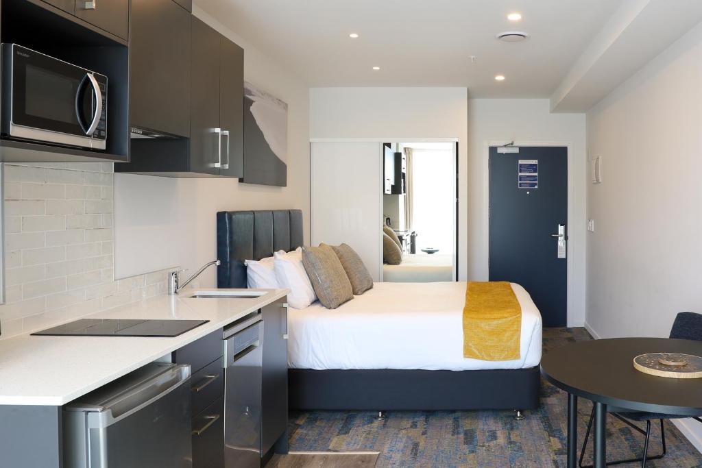 Ramada by Wyndham Wellington Taranaki Street photo