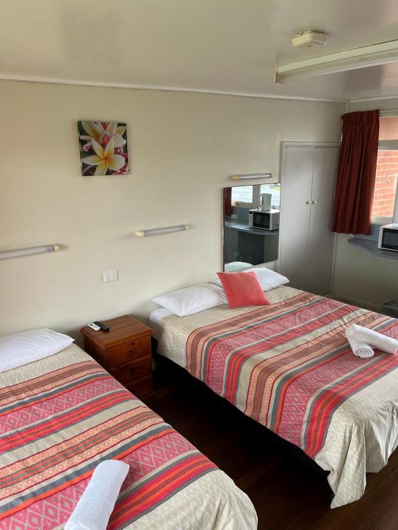 Crown Hotel Motel - Triple Room