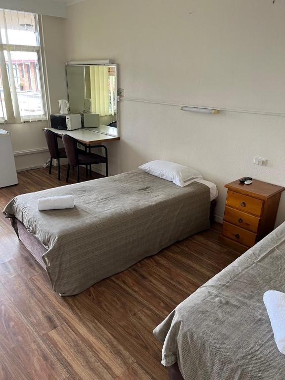 Crown Hotel Motel - Standard Twin Room