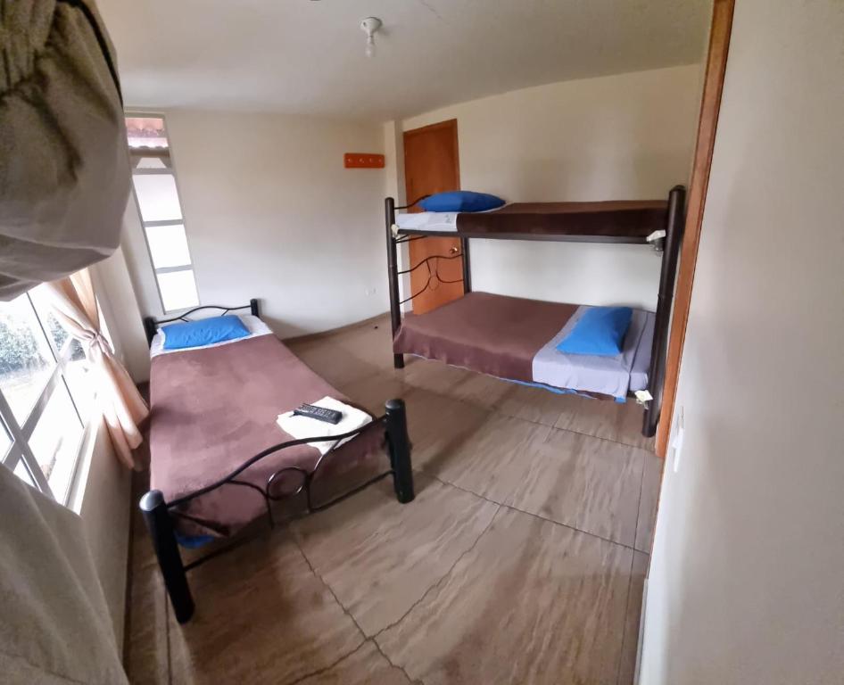 Ein Etagenbett oder Etagenbetten in einem Zimmer der Unterkunft Hotel Susagua