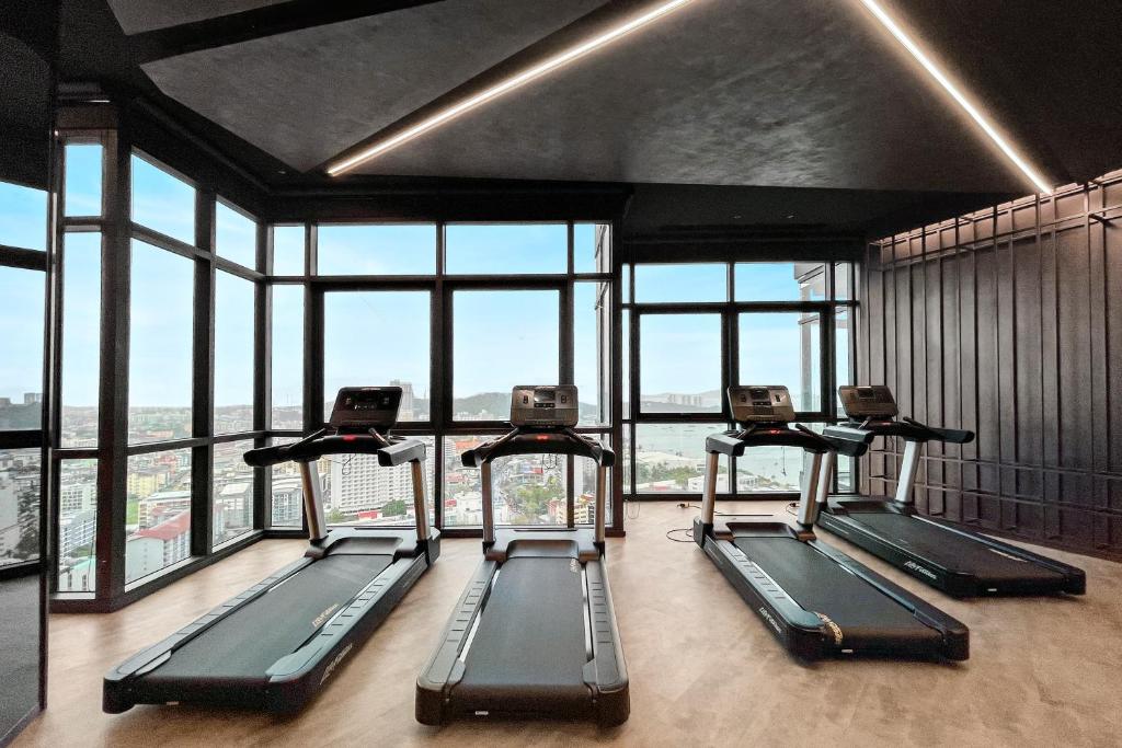 Fitness centrum a/nebo fitness zařízení v ubytování Edge Central Pattaya by J&P