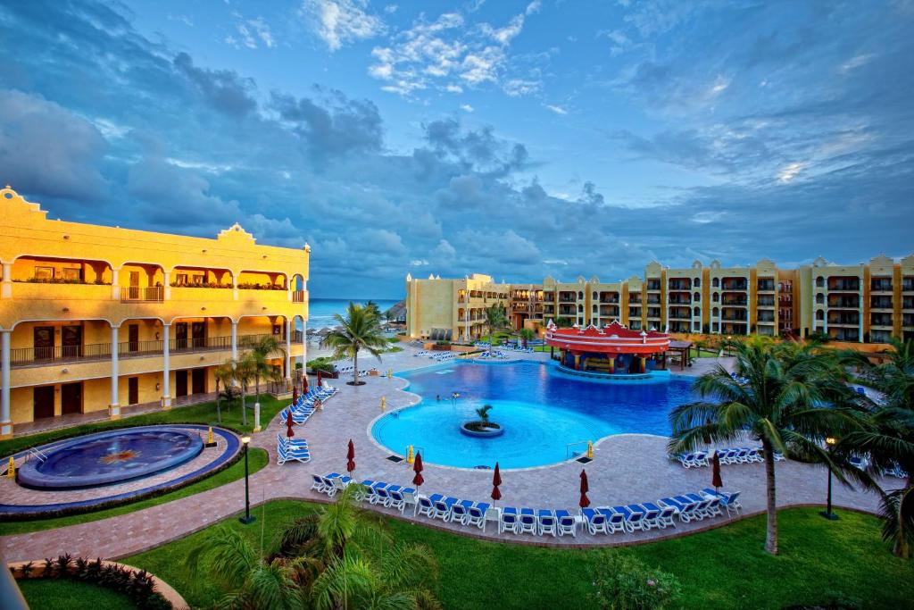 The Royal Haciendas Resort & Spa 부지 내 또는 인근 수영장 전경