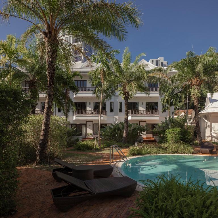 Bazén v ubytování The Pe La Resort, Phuket - SHA Extra Plus nebo v jeho okolí