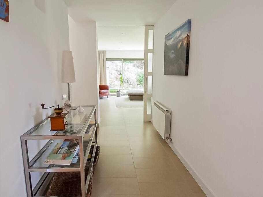 Televízia a/alebo spoločenská miestnosť v ubytovaní Villa Peralta Girona City w above ground Pool