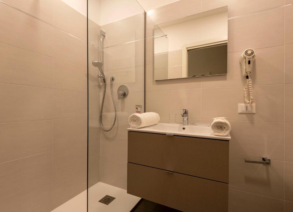 Koupelna v ubytování Atlas Hotel
